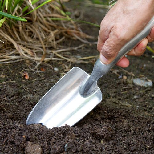 Tips For Selecting The Best Garden Trowel For Your Garden